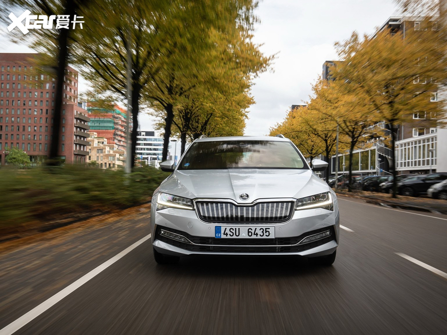 2019��Superb Combi iV