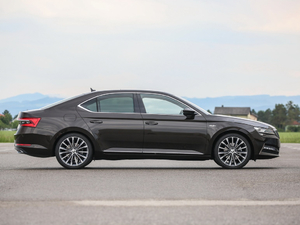 2019��Laurin & Klement ���w���^