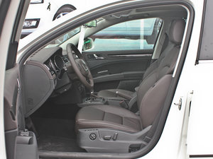 2013款2.0TSI 限量版 前排空间