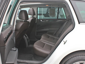 2013款2.0TSI 限量版 后排空间