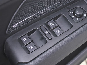 2013款2.0TSI 限量版 主驾车窗控制区	