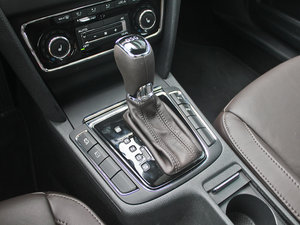 2013款2.0TSI 限量版 换挡杆