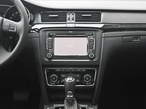 2013款2.0TSI 限量版 中控台