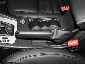 2015款1.8T 自动逸臻版 驻车制动器