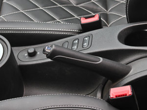 2012款2.0T DSG CUPRA 驻车制动器