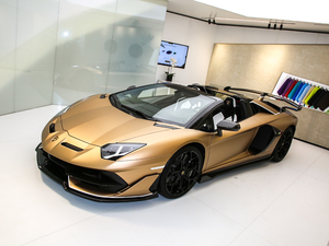2019款SVJ Roadster 正侧（左）