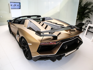2019款SVJ Roadster 左后45度
