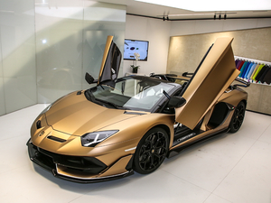 2019款SVJ Roadster 左前45度