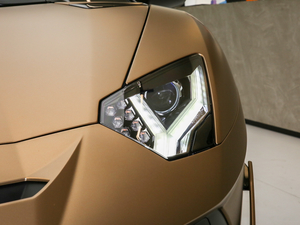 2019款SVJ Roadster 大灯