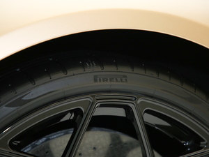 2019SVJ Roadster ݆̥Ʒ