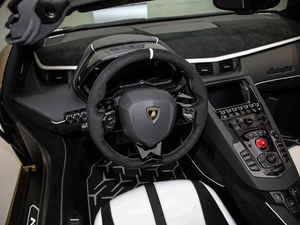 2019款SVJ Roadster 方向盘