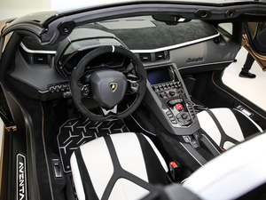 2019款SVJ Roadster 内饰全景
