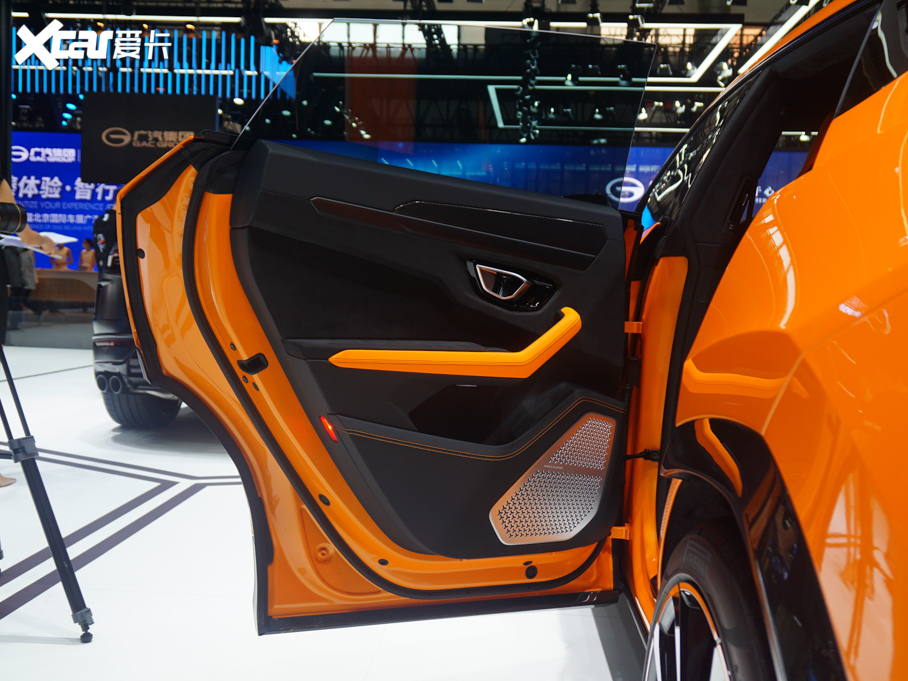 2021Urus Pearl Capsule