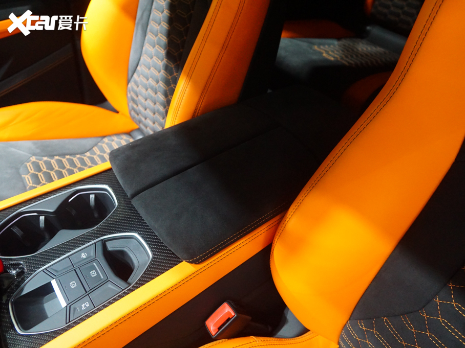 2021Urus Pearl Capsule