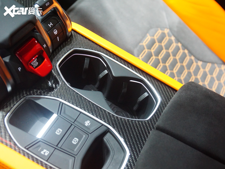 2021Urus Pearl Capsule