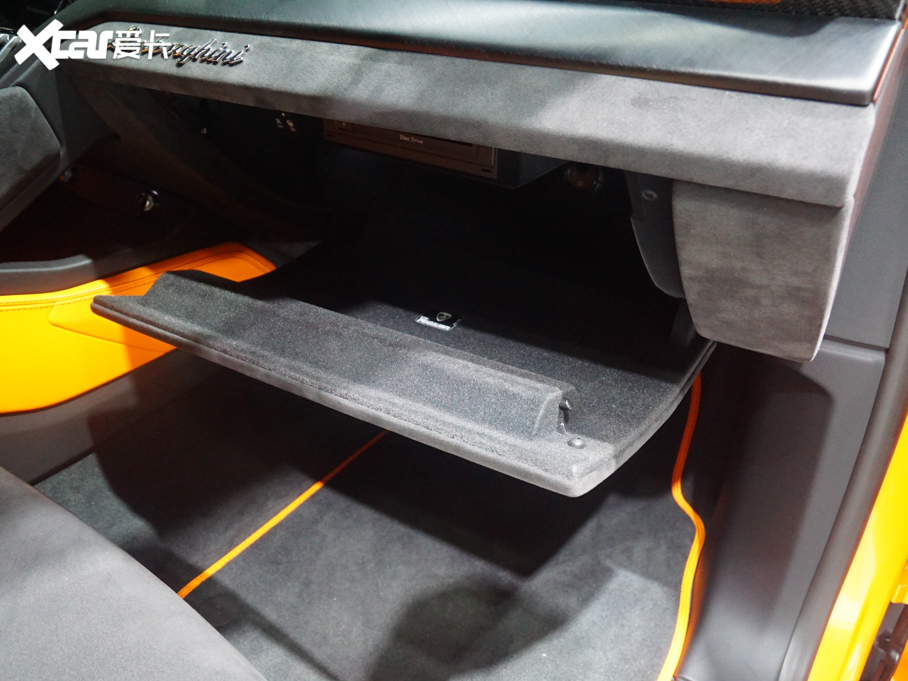 2021Urus Pearl Capsule