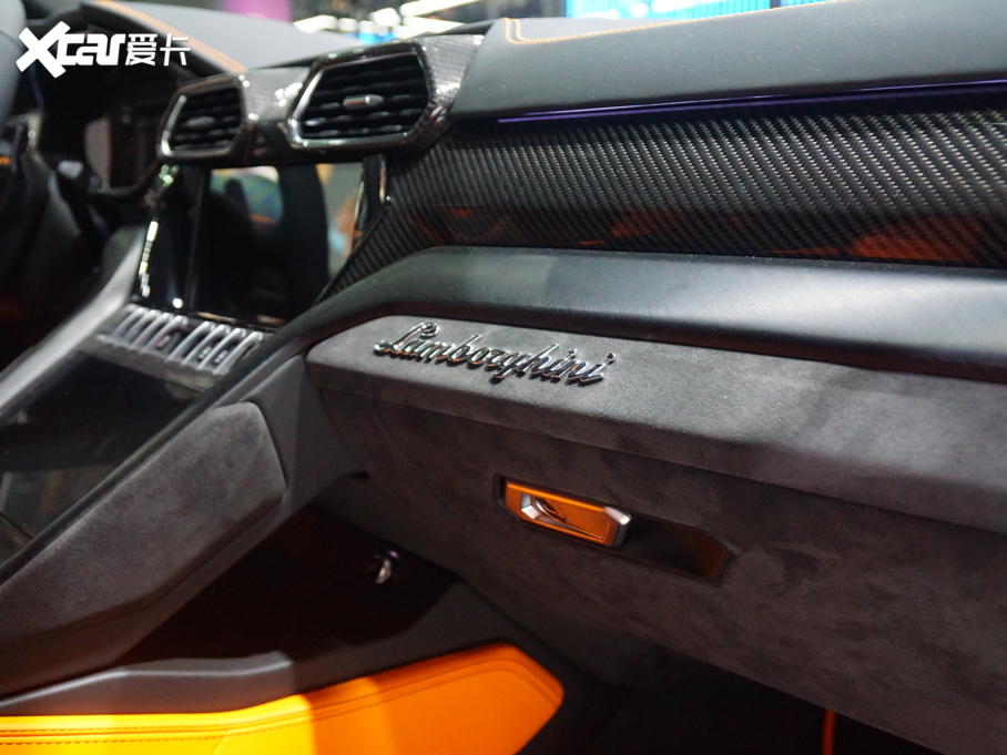 2021Urus Pearl Capsule