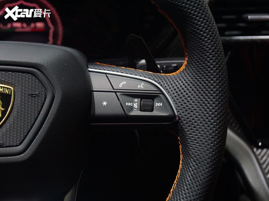 2021Urus Pearl Capsule