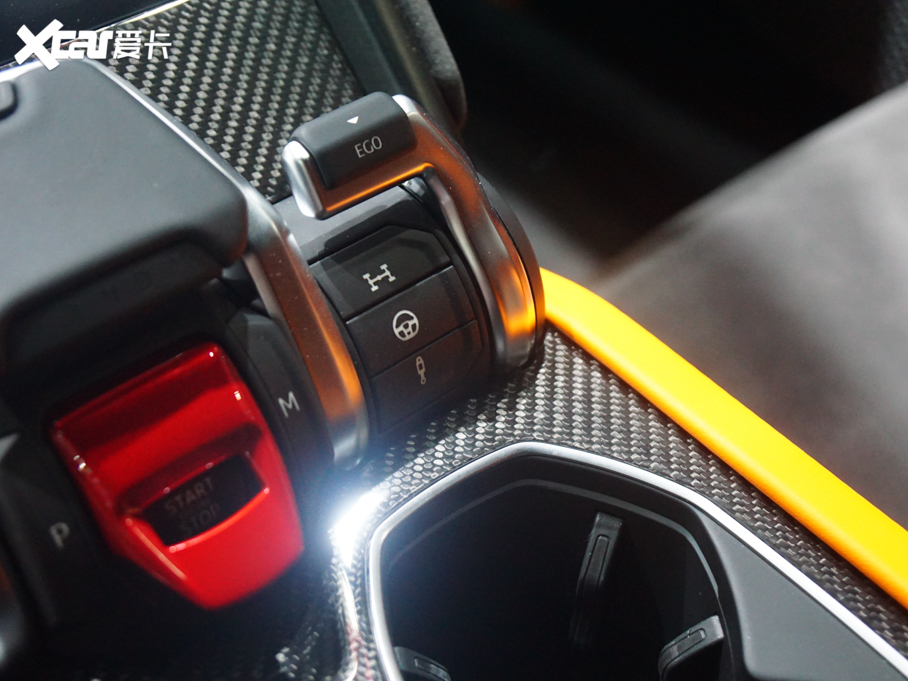 2021Urus Pearl Capsule