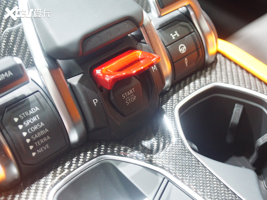 2021Urus Pearl Capsule