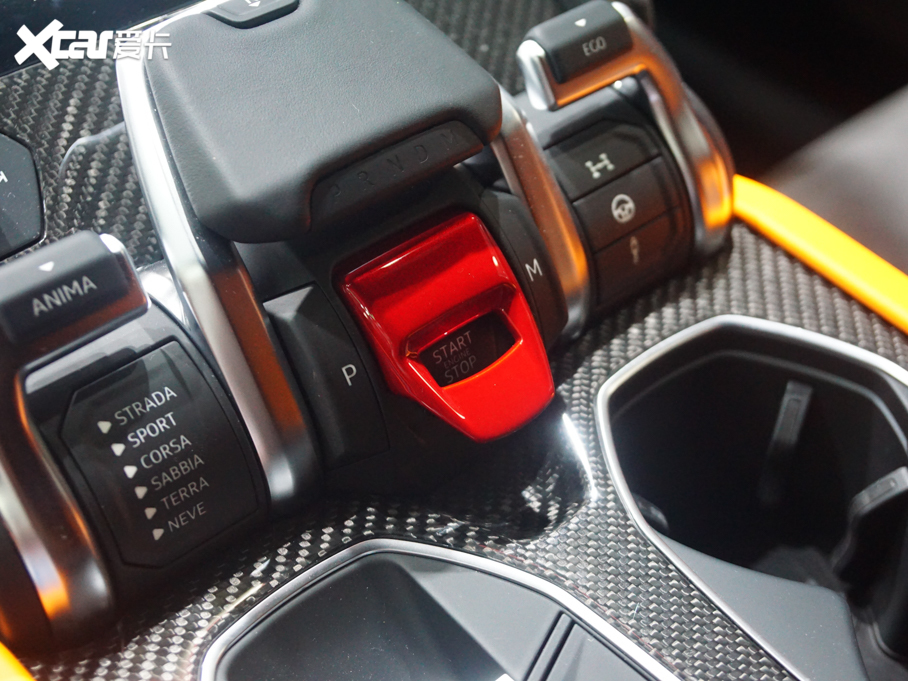 2021Urus Pearl Capsule