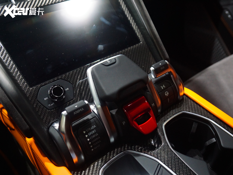 2021Urus Pearl Capsule