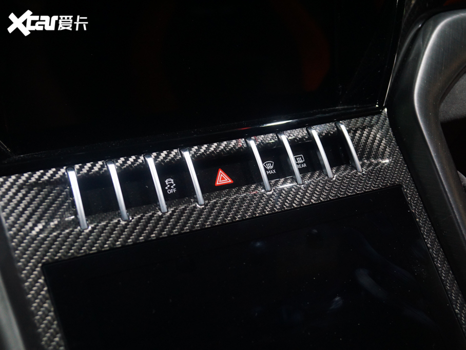 2021Urus Pearl Capsule