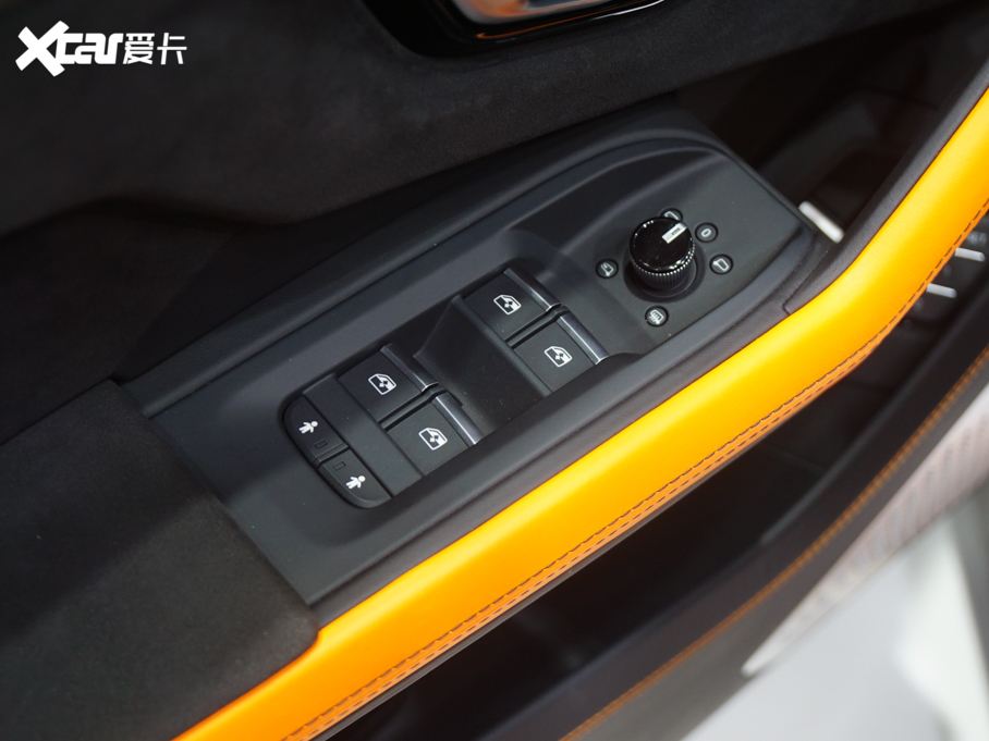 2021Urus Pearl Capsule