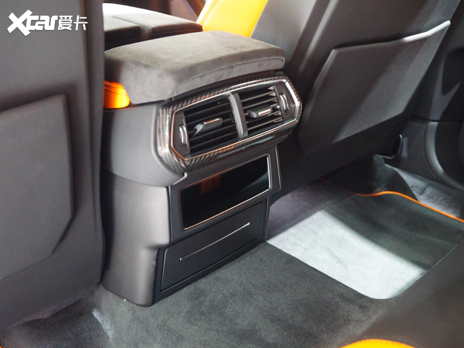 2021Urus Pearl Capsule