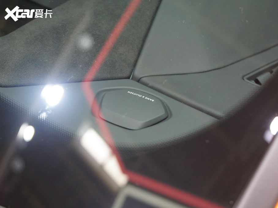 2021Urus Pearl Capsule