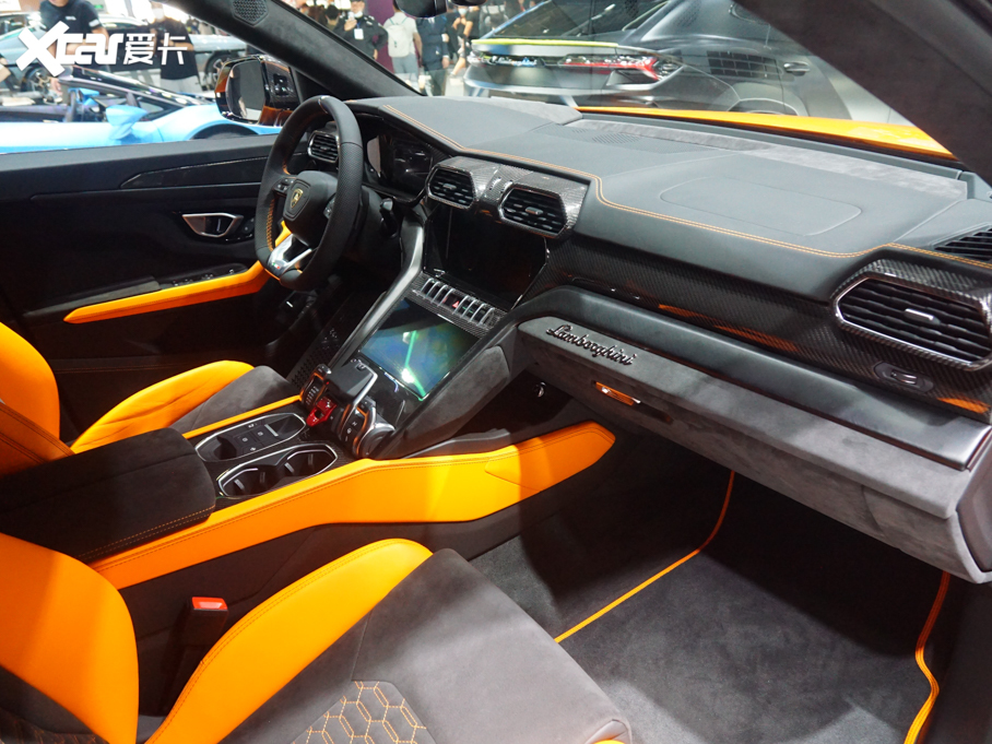 2021Urus Pearl Capsule