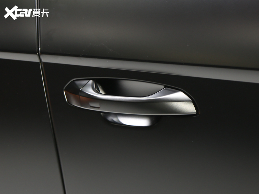 2021Urus Pearl Capsule