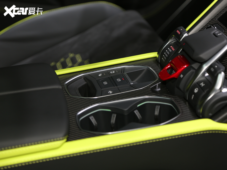 2021Urus Pearl Capsule