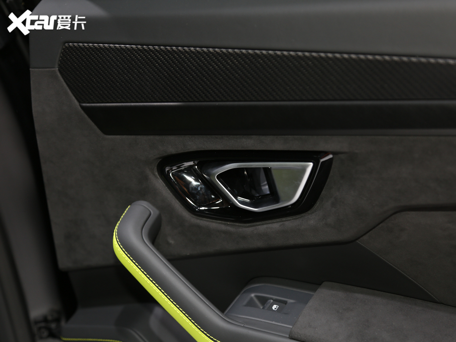 2021Urus Pearl Capsule