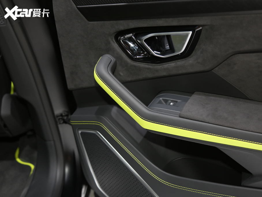 2021Urus Pearl Capsule