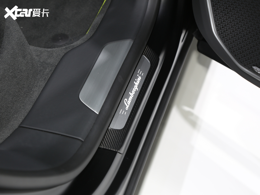 2021Urus Pearl Capsule