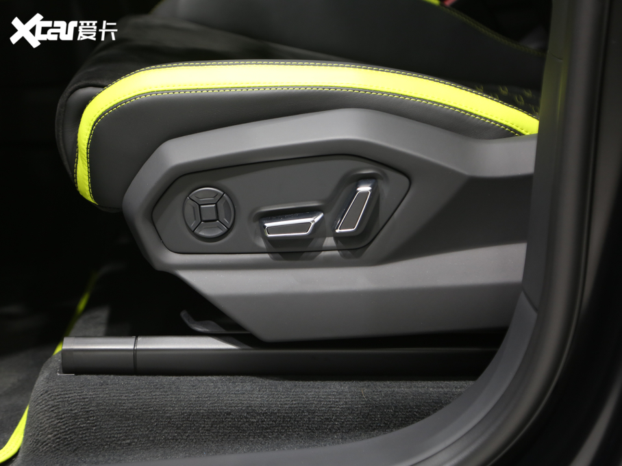 2021Urus Pearl Capsule