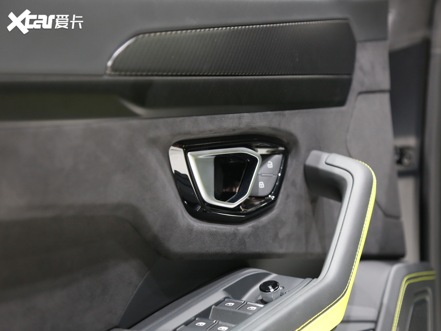 2021Urus Pearl Capsule