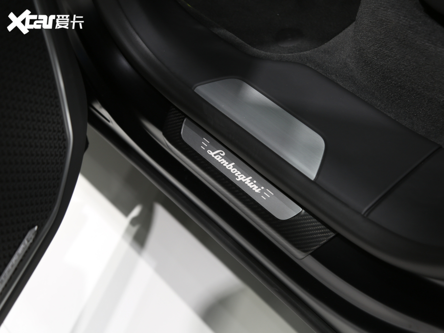 2021Urus Pearl Capsule