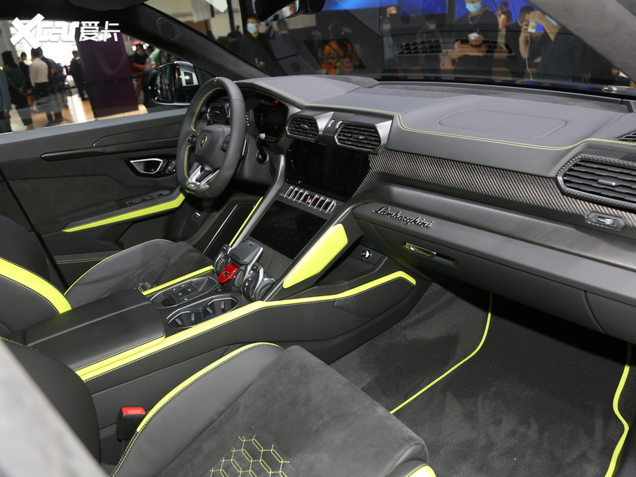 2021Urus Pearl Capsule