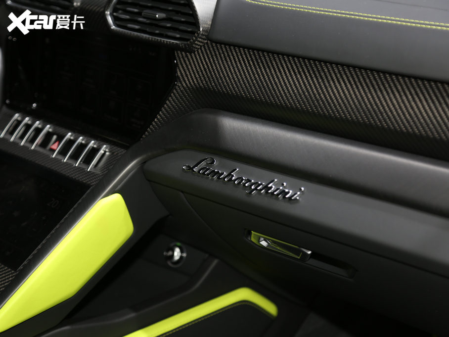 2021Urus Pearl Capsule