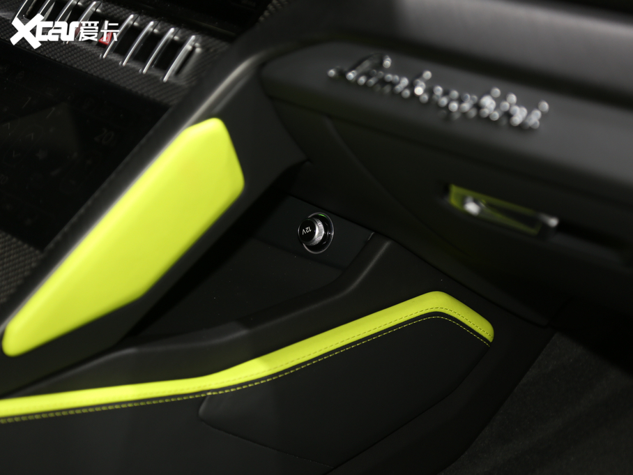 2021Urus Pearl Capsule