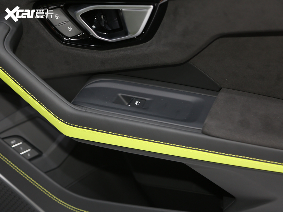 2021Urus Pearl Capsule