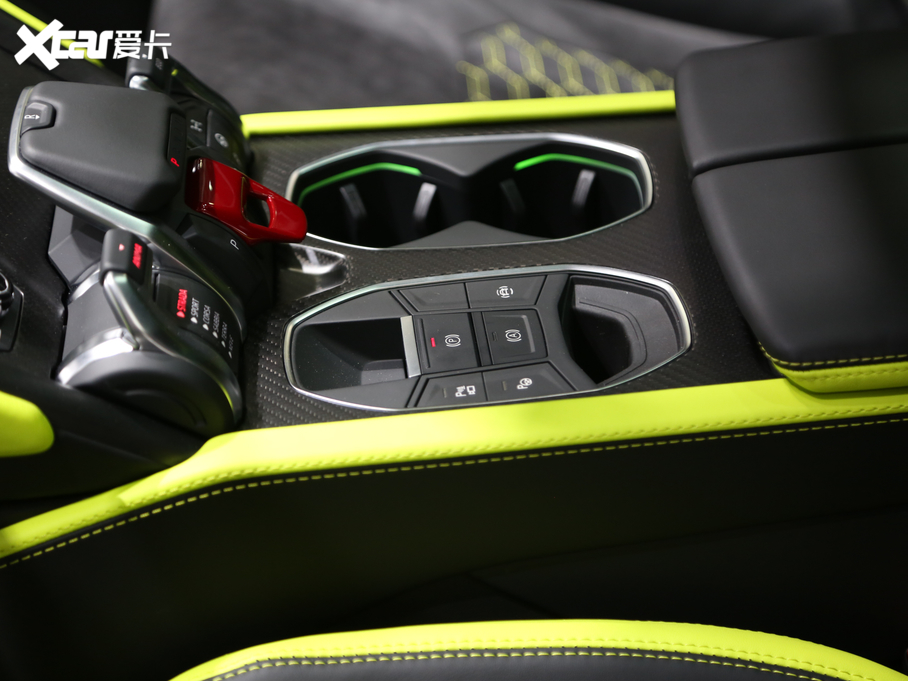 2021Urus Pearl Capsule