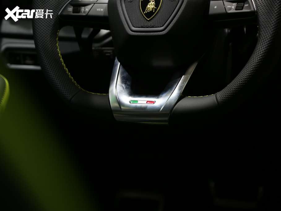 2021Urus Pearl Capsule