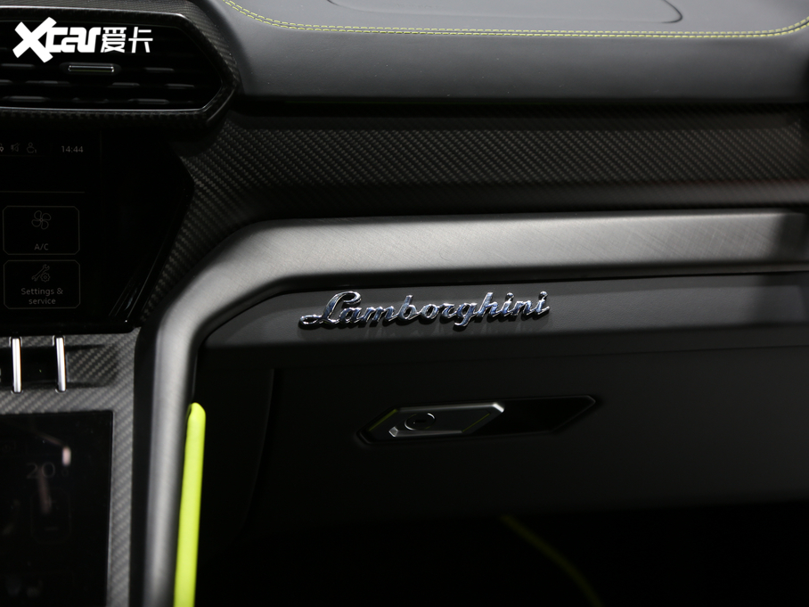 2021Urus Pearl Capsule