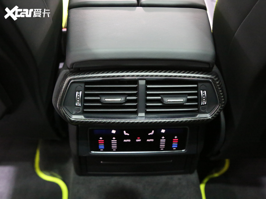 2021Urus Pearl Capsule