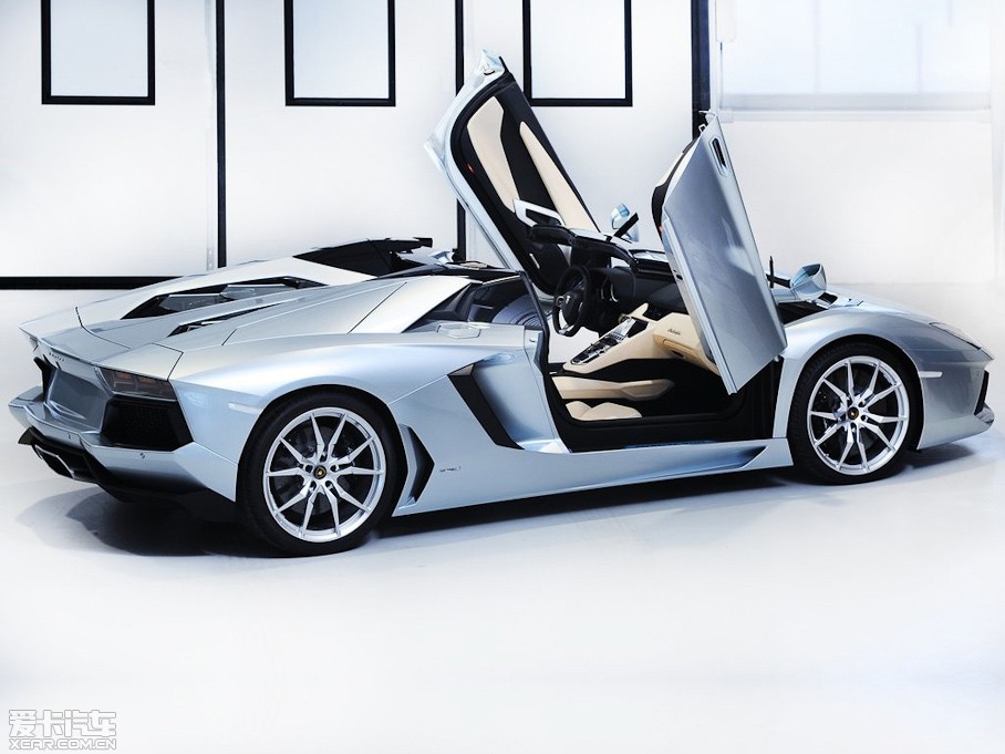 2013Aventador LP 700-4 Roadster