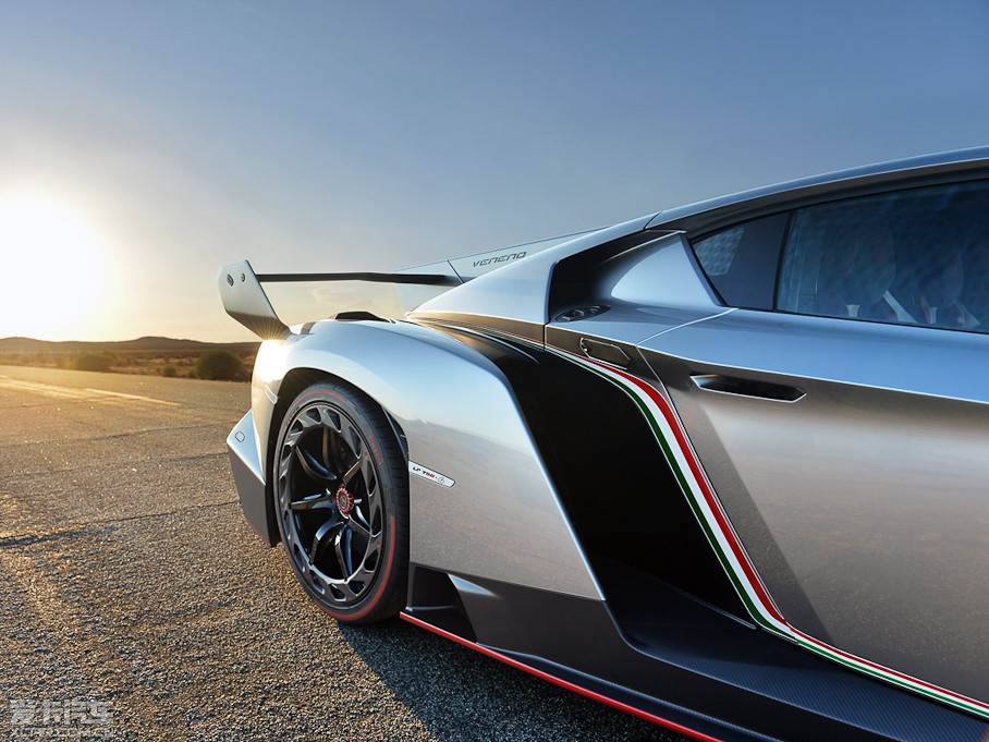 2013Veneno LP750-4