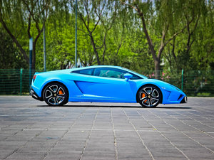 2013LP 560-4 w^